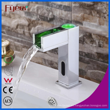 Fyeer Bathroom Waterfall Basin Tap Sensor automático Faucet con LED (QH0155F)